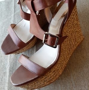 Vince Camuto platform wedge sandals size 9.5 burnt orange Buckle straps